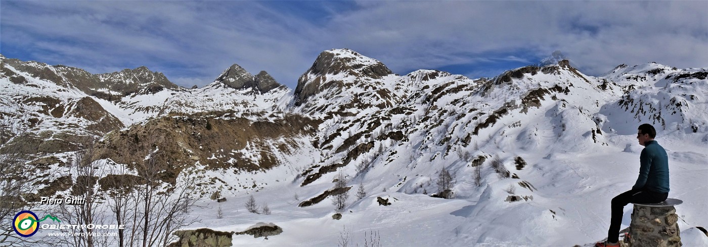 47 Vista panoramica dal Rif. Calvi.jpg